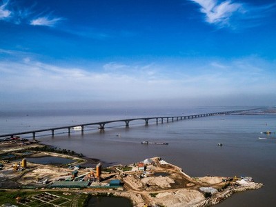 Cầu Tân Vũ - Lạch Huyện nối các quận huyện của TP. Hải Phòng với huyện đảo Cát Hải.