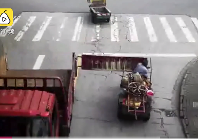 Cửa thùng xe tải không đóng hạ gục lái xe ba gác