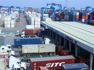Hàng ngàn container phế liệu “vô chủ” đang là nỗi “ám ảnh” đối với lực lượng hải quan tại TPHCM.