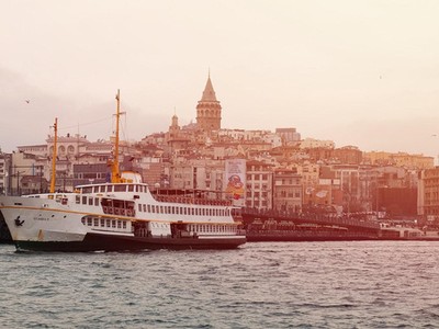 Bên cạnh khoản quỹ 10 triệu USD, tỷ phú Ấn Độ này còn chi thêm 1 triệu USD cho 3.500 nhân viên chi tiêu trong kì nghỉ sang chảnh này. (Nguồn: Emre Gencer).