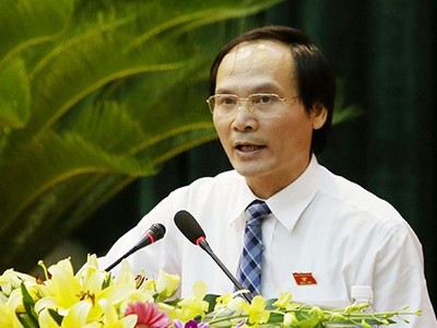 Giám đốc Sở NN&PTNT Hà Tĩnh Nguyễn Văn Việt trả lời chất vấn xung quanh những dự án nông nghiệp thua lỗ tại Hà Tĩnh.