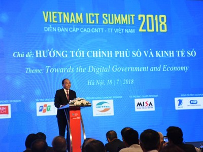 Thủ tướng Nguyễn Xuân Phúc phát biểu chỉ đạo tại Diễn đàn Vietnam ICT Summit 2018.