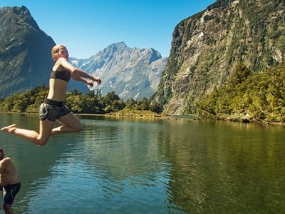 Ý tưởng làm việc bốn ngày một tuần nhằm giúp nhân viên cân bằng tốt hơn giữa công việc và cuộc sống. Ảnh: Guardian.
