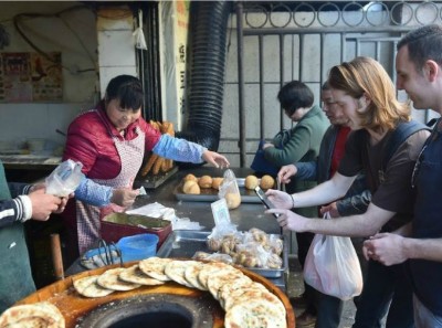 Trào lưu thanh toán di động đã lan tỏa khắp mọi ngõ ngách tại Trung Quốc. Ảnh Xinhua.