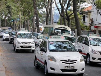 Vinasun - ông lớn taxi khu vực phía Nam đang phải đối mặt với tình trạng thua lỗ triền miên trong lĩnh vực kinh doanh chính.