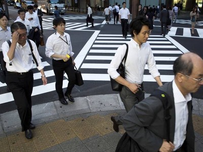 Nhật Bản đang phải "đau đầu" tìm cách đối phó với vấn nạn "nghiện" công việc của người lao động nước này. (Ảnh minh họa: Japan Times).