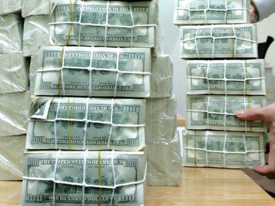 Doanh nghiệp hiện vay USD với lãi suất phổ biến 3,5 - 5%/năm với khoản vay ngắn hạn. Ảnh: Đức Thanh.