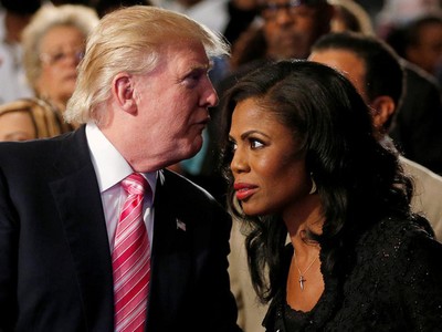 Tổng thống Mỹ Donald Trump và cựu trợ lý Nhà Trắng Omarosa Manigault Newman (Ảnh: Reuters).