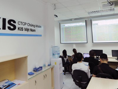 Ồ ạt tăng vốn: Công ty chứng khoán ngoại chuẩn bị “lấn sàn”