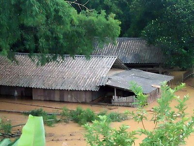 Nhiều bản, làng ở Nghệ An ngập sâu do mưa lũ. Ảnh: Hải Bình.