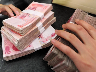 Ngân hàng trung ương Trung Quốc đã bắt đầu đe dọa trừng phạt những ai từ chối nhận tiền mặt và buộc khách hàng phải dùng thanh toán điện tử. (Nguồn: AFP).