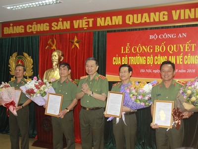 4 tướng Công an nhận quyết định nghỉ hưu
