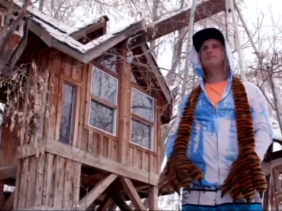 Triệu phú lập dị sống trên cây để đổ tiền vào Bitcoin