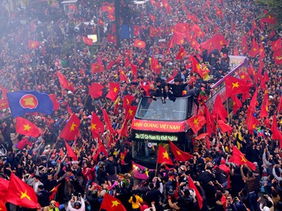 Hàng nghìn người hâm mô chào đón các cầu thủ U23 Việt Nam về nước tháng 1/2018. Ảnh: Tuấn Hưng. 