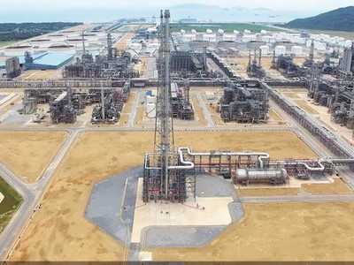 Đi vào hoạt động từ tháng 6, Lọc hóa dầu Nghi Sơn đã ngay lập tức đẩy chỉ số sản xuất công nghiệp ngành dầu mỏ tăng vọt. Ảnh: Đức Đồng