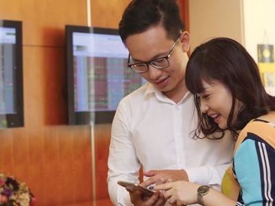 Cuối năm, sàn chờ cổ phiếu mới