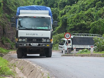 Một đoạn Quốc lộ 15D qua Quảng Trị.