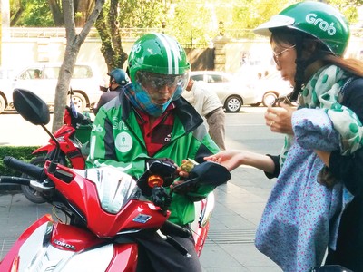 Nhiều công ty công nghệ trong nước như Fastgo, Vato, T.Net, Xelo... tham gia thị trường gọi xe, phá vỡ thế độc tôn của Grab.