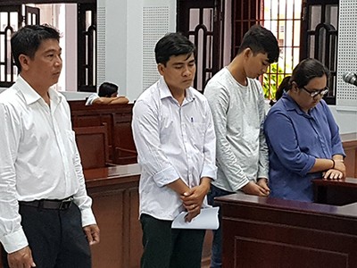 Các bị cáo tại tòa. Ảnh: Phúc Hưng.