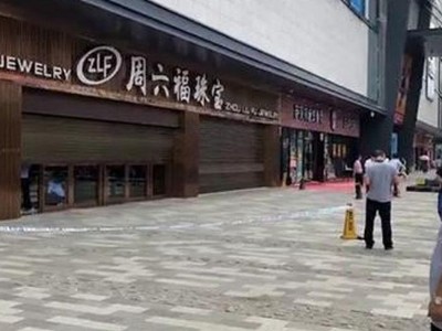 Cửa hàng Zhou Liu Fu ở Quảng Tây bị trộm số trang sức trị giá 900.000 USD. (Nguồn: Sina.com.cn)