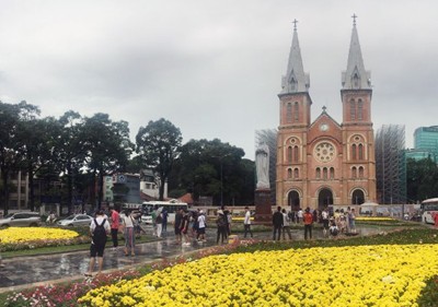 Công viên trước nhà thờ Đức Bà được chỉnh trang. Ảnh: Duy Trần.