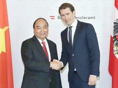 Thủ tướng Nguyễn Xuân Phúc và Thủ tướng Sebastian Kurz trước cuộc hội đàm ngày 15/10. Ảnh: Báo Chính phủ.