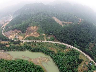 Đường Hồ Chí Minh đã được khởi công, xây dựng từ năm 2000 tới nay.