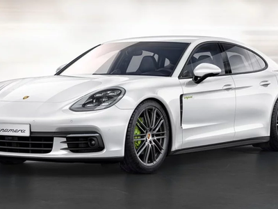 Tên cò đất đã mua một chiếc Porsche của riêng hắn sau khi lừa khoảng 6.000 Nhân dân tệ của một ngôi chùa. (Nguồn: Handout).