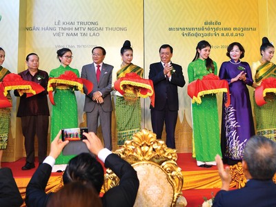 Lào là lựa chọn hàng đầu hiện nay của các ngân hàng Việt trong chiến lược mở rộng mạng lưới tại nước ngoài/