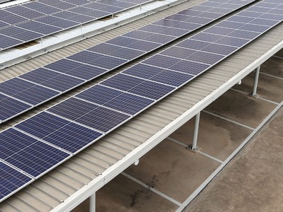 Nhiều doanh nghiệp đã tích cực tham gia vào lĩnh vực điện mặt trời, kéo theo cuộc đua cung cấp tín dụng cho các dự án này giữa các ngân hàng.