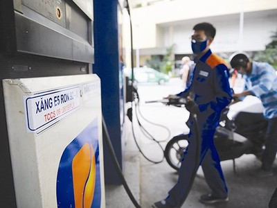 Giá xăng giảm 144 - 224 đồng/lít từ chiều nay.