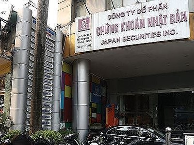 Chứng khoán Nhật Bản thoát nguy cơ bị ngừng hoạt động