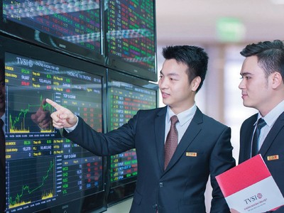 Tín dụng và lãi suất khó “dìm” chứng khoán, bất động sản