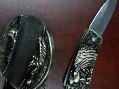 Dao găm nhọn trên mặt dây thắt lưng bị lực lượng an ninh hàng không phát hiện. Ảnh: CTV.