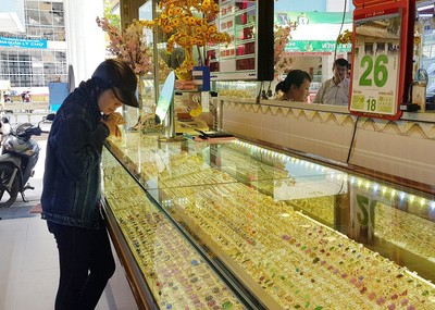 Tiệm vàng Thảo Lực, nơi xảy ra vụ đổi 100 USD không phép.