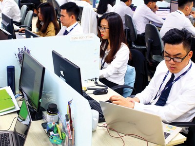 Việc triển khai hê thống đánh giá hiệu quả công việc giúp củng cố tính minh bạch trong việc đánh giá, khen thưởng, đồng thời giúp thu hút và gìn giữ nhân tài.