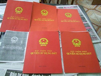 Bắt giam nguyên cán bộ làm giả sổ đỏ để lừa đảo hàng chục tỉ đồng