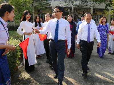 Phó thủ tướng Vũ Đức Đam và lãnh đạo tỉnh Hà Tĩnh tham dự lễ kỷ niệm Ngày Nhà giáo Việt Nam tại Trường Đại học Hà Tĩnh