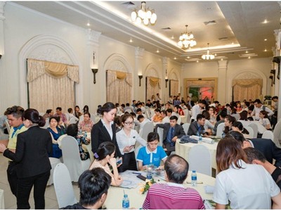 Chương trình “Thương vụ đầu tư đất nền cùng Tấn Phát” thu hút đông đảo khách hàng tham dự.