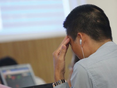 Nhà đầu tư cá nhân trên TTCK Việt Nam chủ yếu vẫn tự đầu tư, thay vì bỏ vốn vào các quỹ như thông lệ phổ biến trên thế giới 