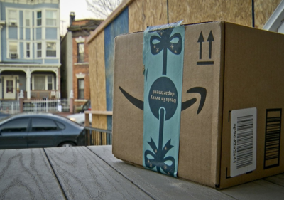 Cảnh sát Mỹ dùng gói hàng Amazon giả cài GPS để bắt trộm
