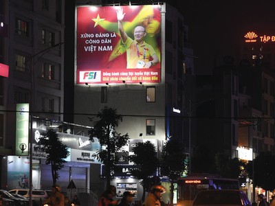 Bức ảnh ông Park Hang Seo do anh Tuấn chụp bị sử dụng trái phép trên các banner quảng cáo.