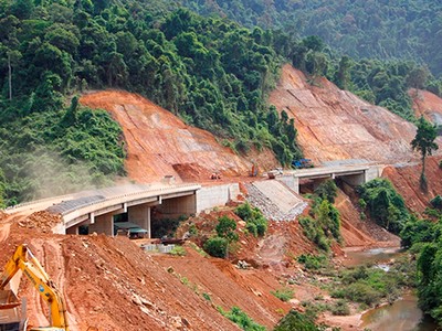 Cao tốc Cam Lộ - La Sơn sẽ kết nối cao tốc La Sơn - Túy Loan đang xây dựng. Ảnh:Võ Thạnh.