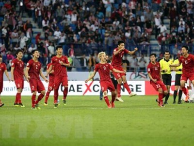 Đội tuyển bóng đá Việt Nam tiếp tục nhận thưởng nóng