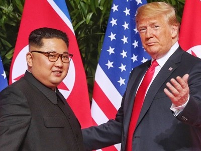 "Sau khi nhận được thư từ Tổng thống Trump, lãnh đạo tối cao bày tỏ sự hài lòng rất lớn", hãng thông tấn nhà nước Triều Tiên KCNA ngày 24/1 đưa tin.

"Ông Kim ca ngợi Tổng thống Trump vì đã bày tỏ quyết tâm và ý chí giải quyết vấn đề với sự quan tâm đặc biệt đến hội nghị thượng đỉnh Mỹ - Triều lần hai", KCNA viết và cho biết lãnh đạo Triều Tiên yêu cầu phụ tá chuẩn bị tốt cho sự kiện này.

Bức thư của Trump được trao cho Kim Jong-un bởi Kim Yong-chol, quan chức quyền lực số hai Triều Tiên đã