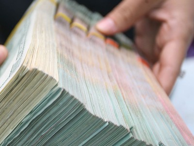 Tín dụng tiêu dùng tăng mạnh và nguy cơ “núp bóng”