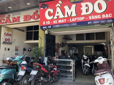 Bí tiền, sếp cầm đồ ô tô Mercedes lo thưởng Tết cho nhân viên