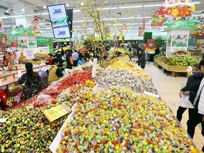 Mức tăng 9,4% (đã loại trừ yếu tố giá) của tổng mức bán lẻ hàng hóa và doanh thu dịch vụ tiêu dùng trong tháng 1 phần nào cho thấy sự khởi sắc của nền kinh tế. Ảnh: Đ.T.