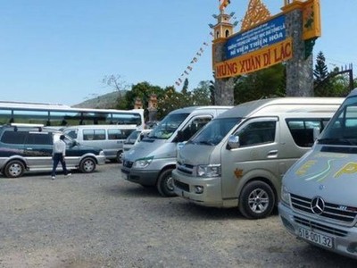 Người thuê xe cần nắm rõ thủ tục, số lượng người và xem kỹ hợp đồng trước khi thuê.