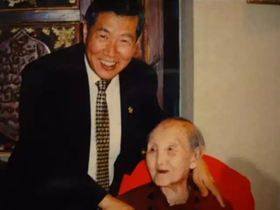 Bà Wang Shuzhen và con trai Li Changyu - một nhà khoa học pháp y, thám tử lừng danh, được ví với Sherlock Holmes đời thực. Ảnh:Visiontimes.